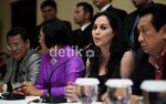 Berdamai, Hotman Peluk & Cium Meriam Belina