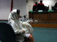 Nunun juga menyertakan sejumlah alasan untuk menjadi pertimbangan majelis hakim dalam memutus perkaranya. Saya sudah sepuh, saya sakit. Dari seluruh proses persidangan terbukti tidak ada hal yang memberatkan saya, pasal yang didakwakan kepada saya berlawanan dengan pasal yang didakwakan kepada anggota DPR terdahulu, jelas Nunun. Ramses/detikcom.