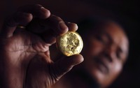 Kelurahan Poboya di Kota Palu, Sulawesi Tengah dikenal sebagai daerah tambang emas tradisional dengan hasil melimpah yang omzetnya mencapai Rp150 miliar per bulan. REUTERS/Yusuf Ahmad.