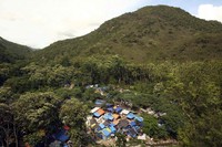 LSM lingkungan di Sulawesi Tengah menyatakan penambangan emas ini juga membuat pencemaran merkuri di sungai Poboya. REUTERS/Yusuf Ahmad.