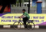 Spanduk Buruh Sambut May Day