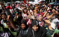 Mereka juga mendesak pemerintah untuk mengesahkan RT/RW ditempat mereka tinggal, di belakang depo minyak Plumpang.
