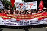 Warga Plumpang Demo Minta Dibuatkan e-KTP