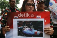 Mereka meminta Pemerintah Malaysia harus bertangungjawab atas terjadinya penjualan organ tubuh TKI tersebut. Ramses/detikcom.