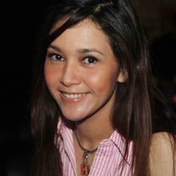 Maia Estianty Buka Tempat Karaoke di Pamulang