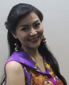 Tessa Kaunang: Dua Anak Saja Repot, Apalagi Tiga