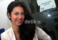 Velove memamerkan senyum manisnya. Gus Mun/detikcom.