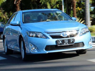 Dua Malam Bareng Camry Hybrid