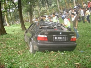 BMW Terperosok di UI, Pengemudi Ngaku Takut Diserempet CRV