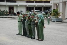 Nongkrong di Warung Pada Jam Kerja, 7 PNS Pemkab Inhu Dijemur di Lapangan