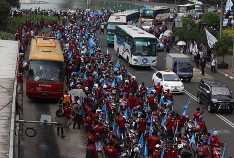 Menko Kesra Janji Penuhi Tuntutan Buruh