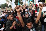 Ribuan Buruh Kuasai Jalanan Depan Istana