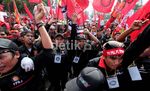 Ribuan Buruh Kuasai Jalanan Depan Istana