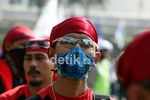 Peralatan Wajib Demo Buruh