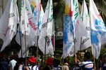 Peralatan Wajib Demo Buruh