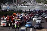 Mereka bersiap melakukan longmarch dengan menggunakan motor dan berjalan kaki menuju Istana Negara, Jakarta.