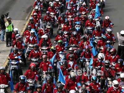 Buruh Padati Bundaran HI Jakarta