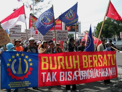 Buruh Yogyakarta Turun ke Jalan