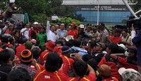 Dalam kesempatan itu, Muhaimin mengucapkan selamat hari buruh kepada seluruh pekerja dan buruh di seluruh Indonesia. (Humas Kemnakertrans)