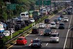 Macet Menggila, Lawan Arus di Tol Diberlakukan