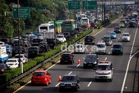 Hal ini untuk mengurangi kemacetan yang kerap terjadi pada jam kerja.