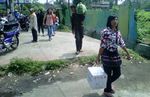 Pendemo Coba Blokir Pintu Masuk Bandara Polonia