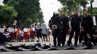 Sekitar 1.000 personel dari TNI dan Polri mengamankan aksi ini.