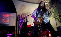 Lagu berjudul Dia dipilih menjadi lagu jagoan dalam album terbaru mereka.