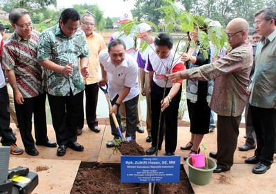 Menhut Hijaukan Studio Alam TVRI