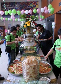 Setelah itu makan bersama. (dok March-i)