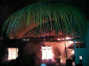Kebakaran di Kompleks Depag Kedoya, 1 Rumah Ludes Terbakar