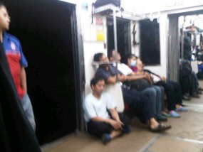Ada Gangguan Listrik, Kereta di Stasiun Manggarai Tertahan