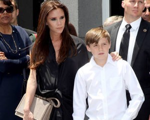 Ups! Lupa, Victoria Beckham Tinggalkan Anaknya di Rumah