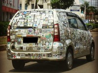 Avanza dengan stiker terbanyak yang pernah saya lihat di jalanan cibubur. Kurang diketahui motifnya, namun cukup menarik perhatian pengendara lainnya.