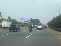 Motor ini terlihat masuk tol sejak KM 6 sampe akhirnya keluar di rest area di KM 10.