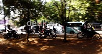 Setelah trotor diserebot pemotor untuk menghindari kemacetan, jalur hijau juga ikut diterjang.