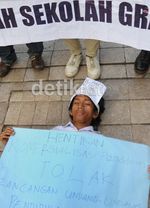 Hardiknas, Pendemo Minta Kuliah Murah
