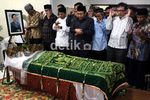 Jenazah Mantan Menkes Disalatkan