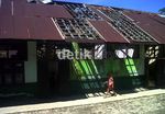 Sekolah Rusak, Siswa Belajar di Rumah Penduduk