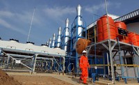 Dengan beroperasinya PLTMG sewa Rengat yang berlokasi di daerah Lirik - Indragiri Hulu tersebut, PLN menghentikan pengoperasian 10 Pusat Listrik Tenaga Diesel (PLTD) dengan total daya 11,5 MW yang selama ini menggunakan BBM solar. (Humas PLN)