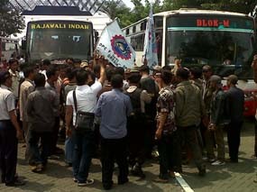 Bus yang Disandera di TOW Dibebaskan Dengan Kawalan Ketat