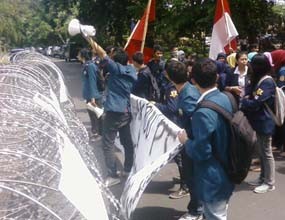 Mahasiswa Malang Tolak Liberalisasi Pendidikan
