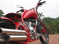 Bagian suspensi depan Topo masih mempercayakan kepada bentuk standart milik V-ixion. Dengan pelek TK 250 inci X 19 yang dibalut ban Pirelli 120 /70/17 hal ini dipercaya mampu mengimbangi suspensi standar milik V-ixion.