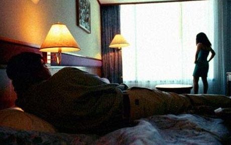 Waduh! Istri Pergoki Suami Berduaan dengan Wanita Lain di Kamar Hotel