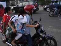 Pelanggaran kedua umur dan ketiga jumlah boncenger lebih dari satu.