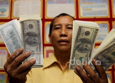 Polisi Jebak Pengedar Ribuan Dolar Palsu