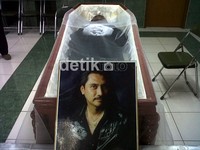 Jenazah Ongen disemayamkan di RSPAD, Senen, Jakarta Pusat, Kamis (3/5/2012).