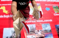 Di Jakarta, reklamasi pantai dilakukan untuk kebutuhan properti. Bisnis membangaun perumahan atau apartemen dengan menghadap laut sangat menggiurkan hingga tidak mengindahkan ekosistem alam.