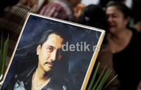 Ongen ini diduga meninggal tidak wajar. Sumber resmi kedokteran menyebut Ongen meninggal karena serangan jantung.