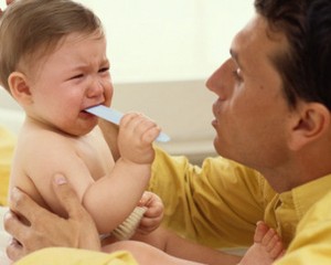 Tips Agar Suami Bisa Bantu Tenangkan Bayi Saat Menangis